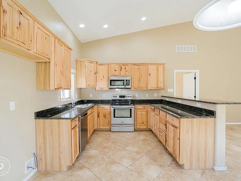 8971 W Northview Ave — Photo 4