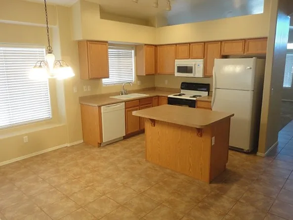 5711 W Shady Grove Dr — Photo 4