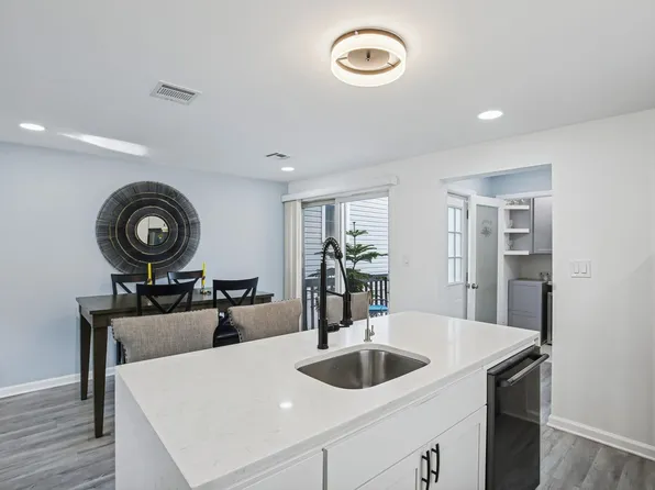 53 Cottage Street image 2 of 21