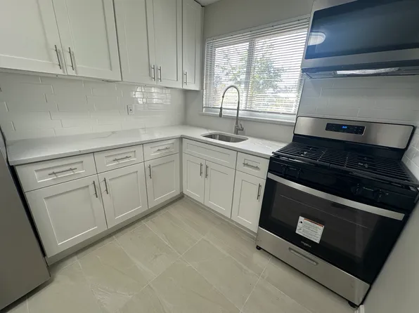 210 Broad Ave, Leonia, NJ