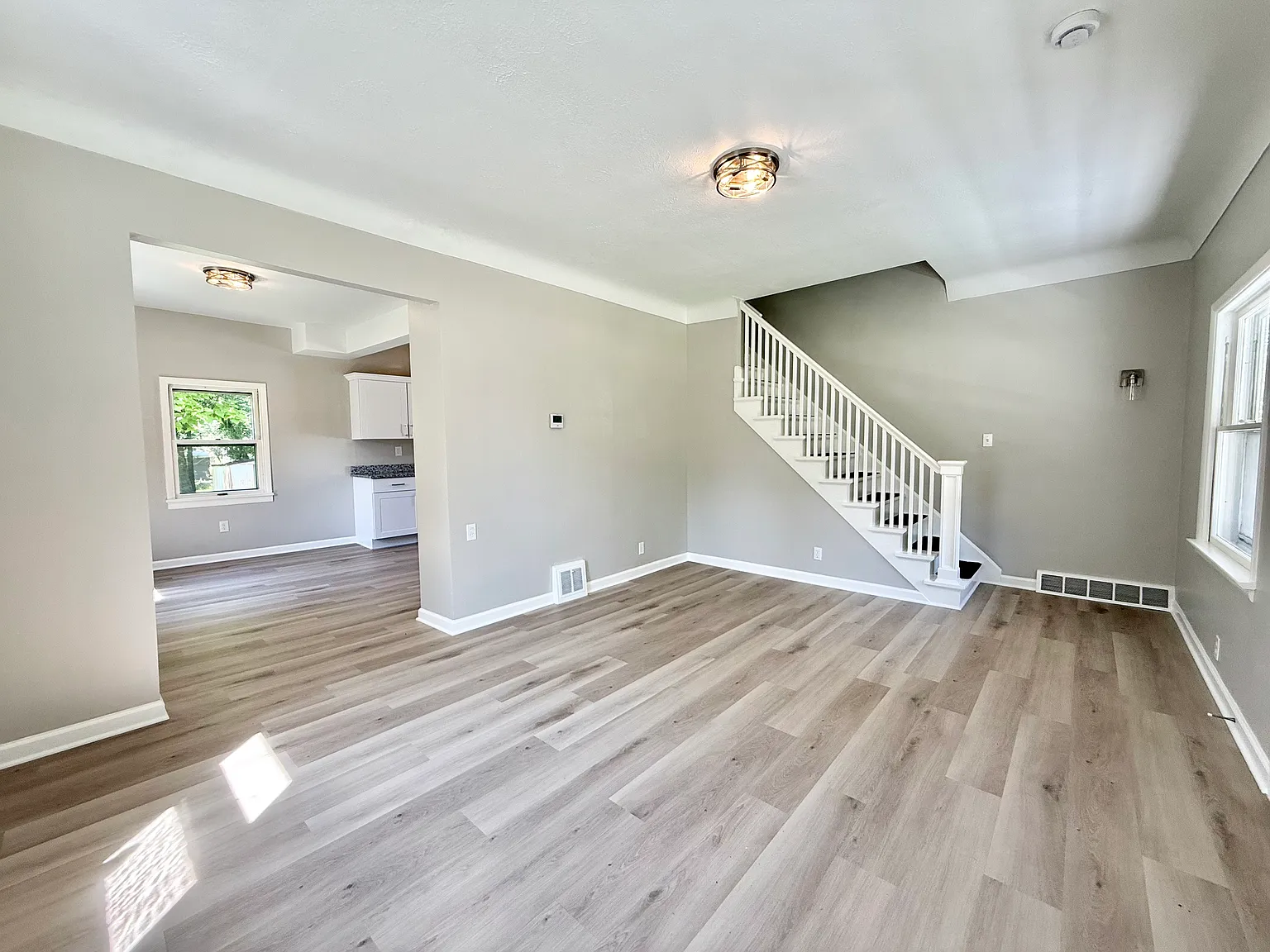 3 bed, 1040 sqft, $1,600 — Photo 2