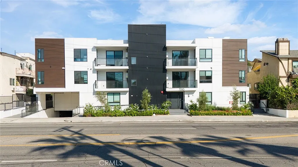 Building Photo - 7510 Sepulveda Blvd #101