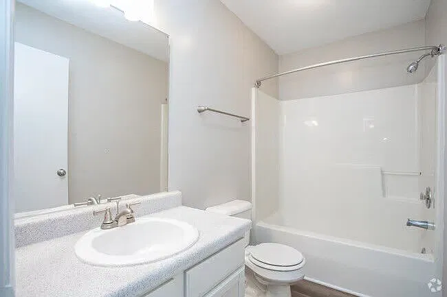 North Chase Apartments — Photo 3