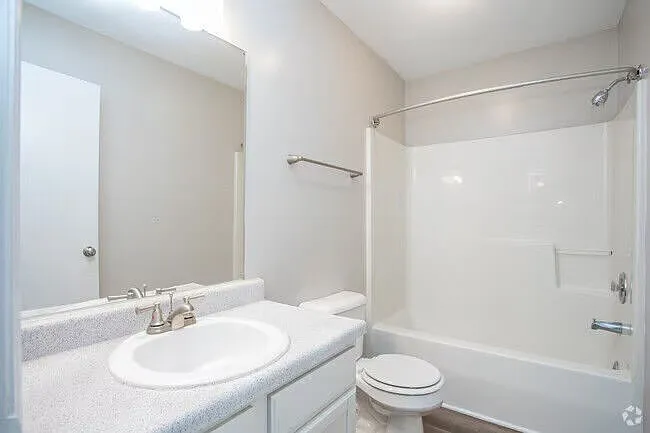 North Chase Apartments — Photo 6