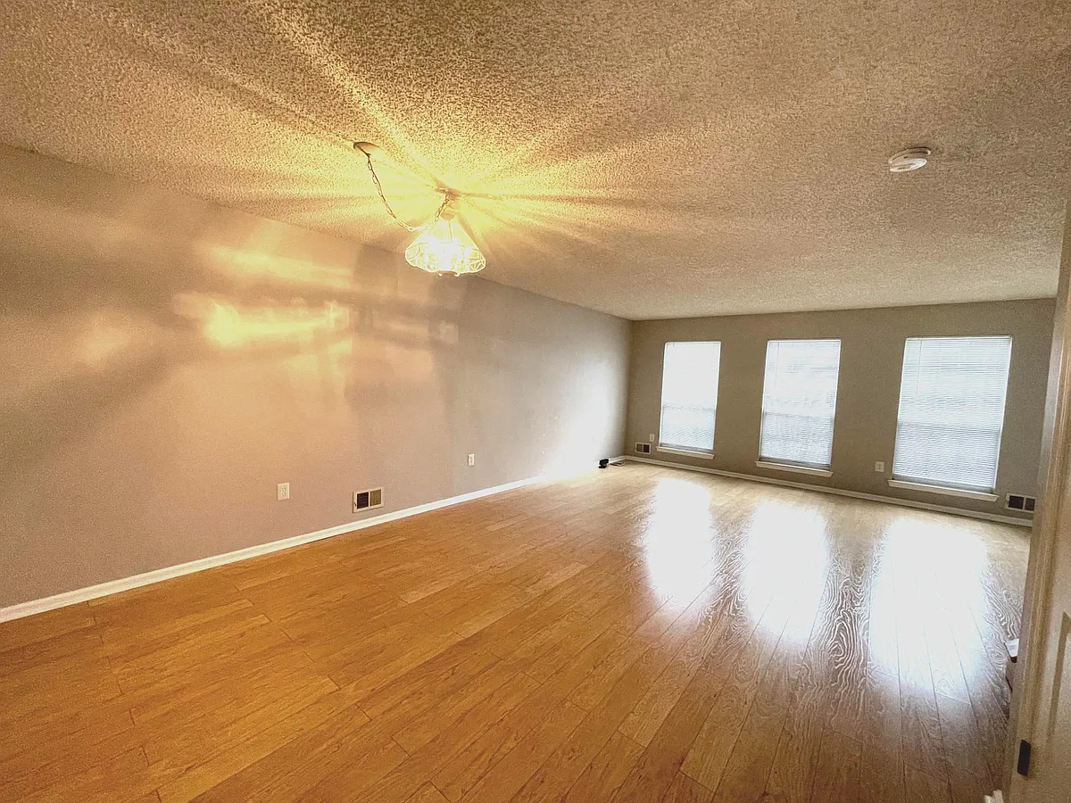 Building Photo - 162 Shrewsbury Ct