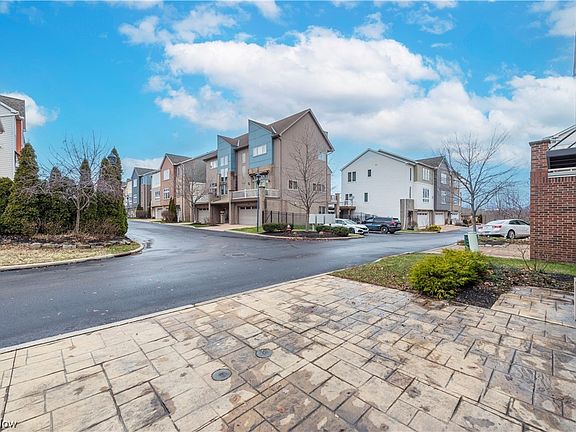 5th image of 2316 City View Dr