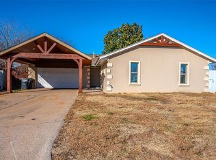 1033 NW 2nd St, Moore, OK 73160