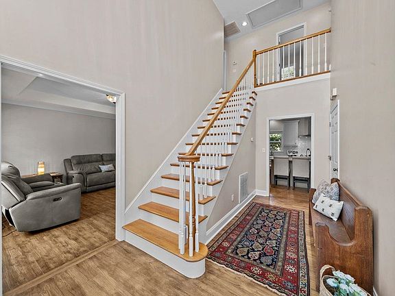 4th image of 155 Lake Park Dr