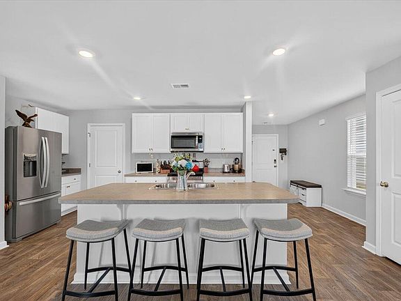4th image of 212 Coral Sunset Way