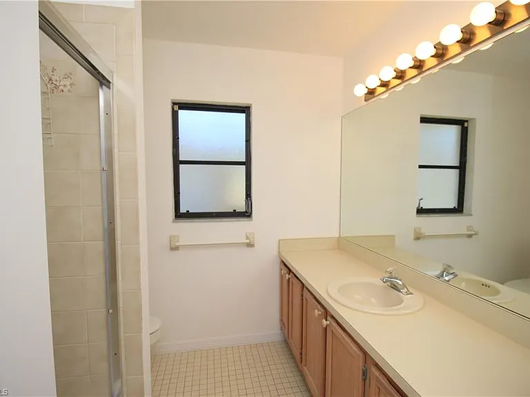 224 Erie Dr — Photo 14