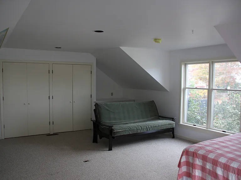 525 Grove Ave — Photo 7