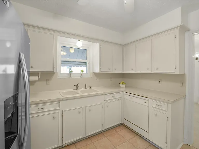 8415 Braesdale Ln — Photo 15