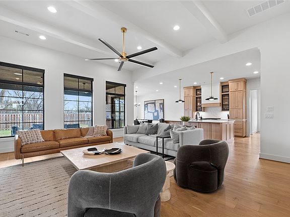 4th image of 3808 SW Centric Ave