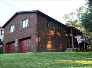 221 N Queens Ct, Huntington, WV 25705