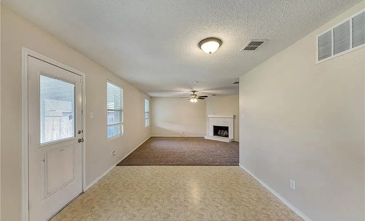 4 bed, 2214 sqft, $2,300 — Photo 4