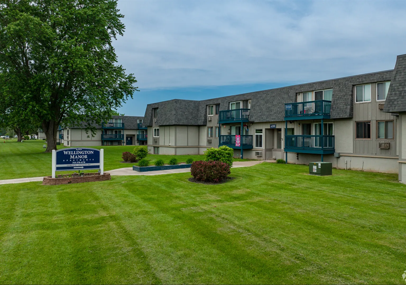 Wellington Manor Apartments — Photo 2