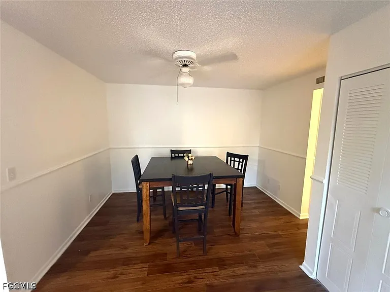 1406 Park Shore Cir #3 — Photo 5