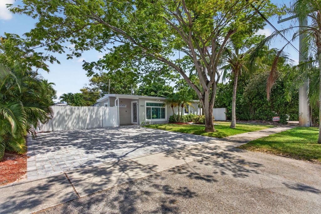 4520 NE 15TH Avenue, photo 2