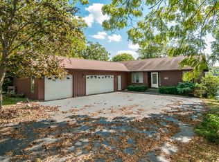 1162 Lady Bird Dr, Somonauk, IL 60552