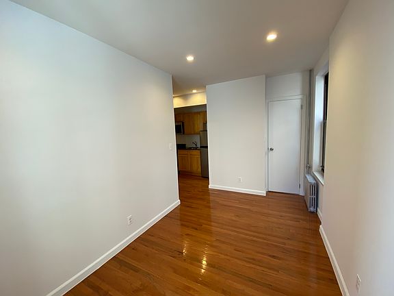 3rd image of 179 Prince St APT 4