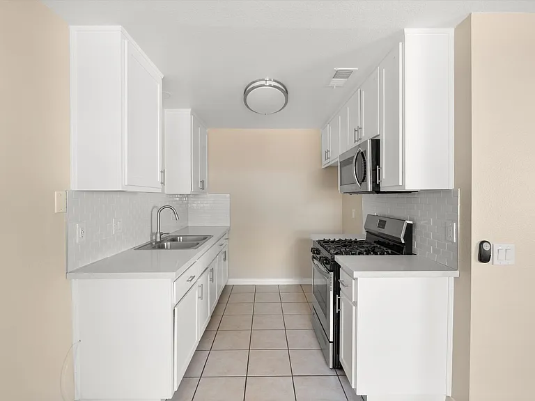 Starlight Ridge Apartments- Yucaipa, CA — Photo 9