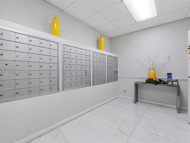 336 N Birch Rd #PENTHOUSE — Photo 46