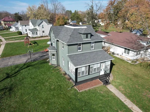 320 Broadway St, Platteville, WI 53818