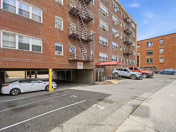 3rd image of 8829 Kennedy Blvd APT A1