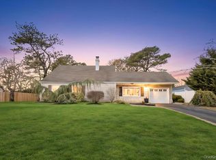 60 White Pine Way, Medford, NY 11763