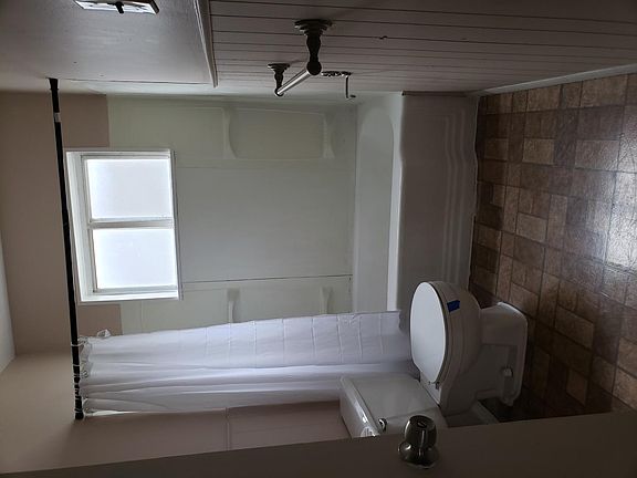 5th image of 23132 Hoover Ave