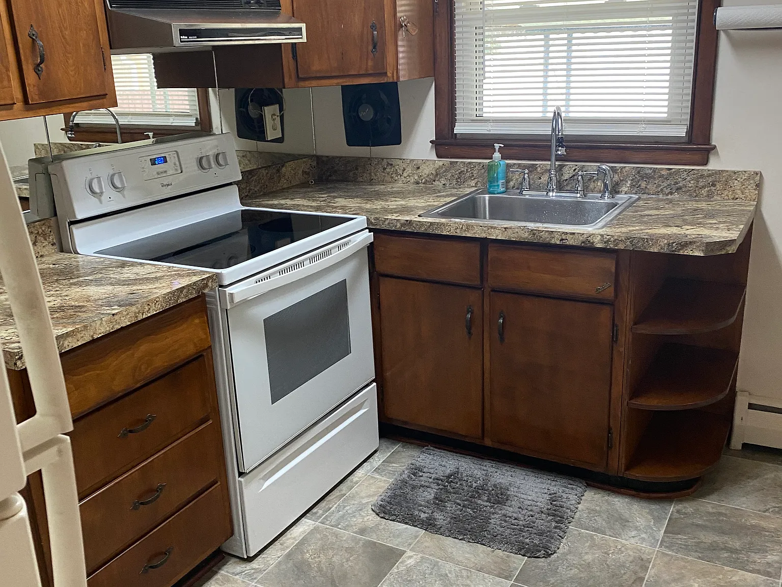3 bed, 1.5 bath, $2,450 — Photo 3