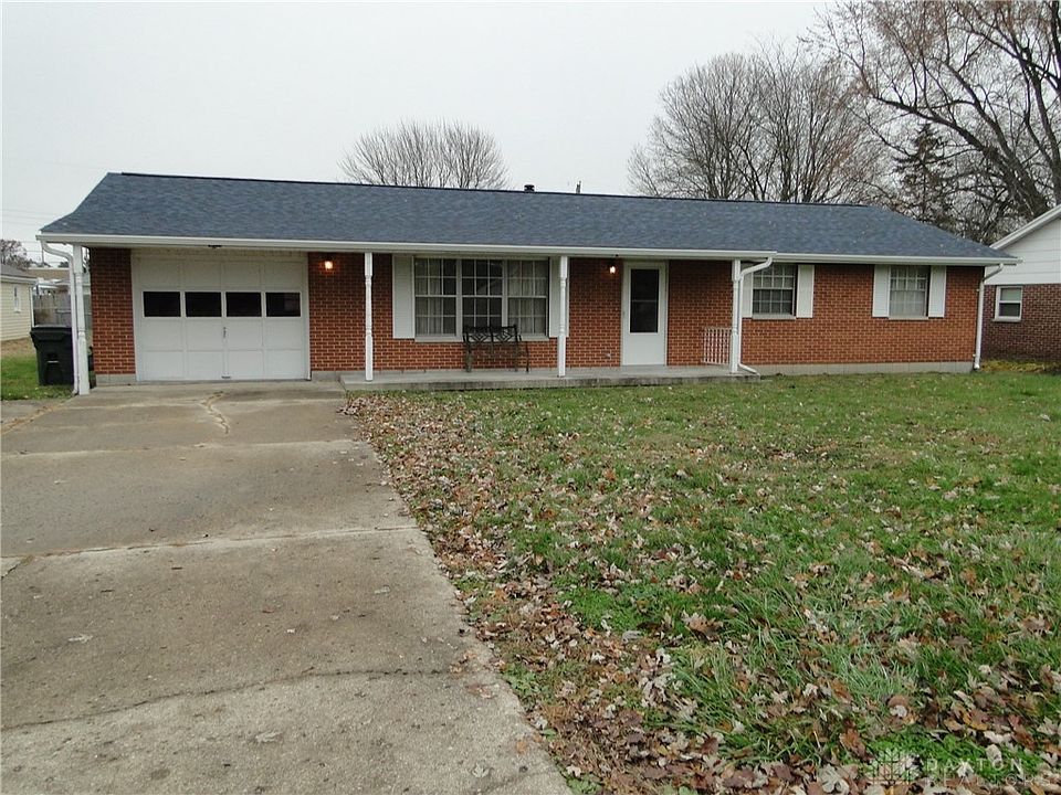 1st image of 8 Maplewood Dr