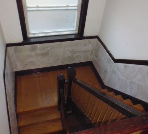 2nd image of 553 W Belmont Ave