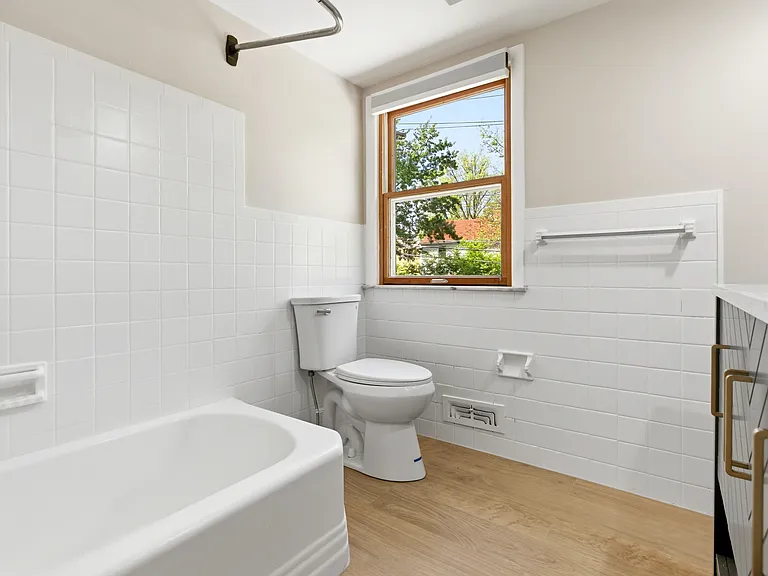 2056 Laurel Hill Dr — Photo 18