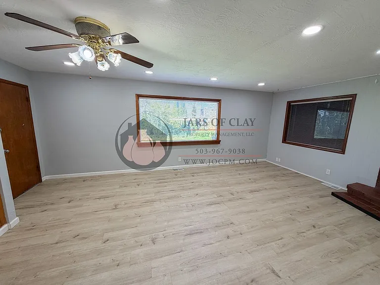 3231 Alberta Ave NE — Photo 4