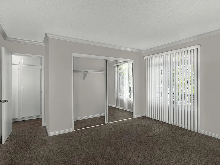 Casa De Portola Apartments — Photo 7
