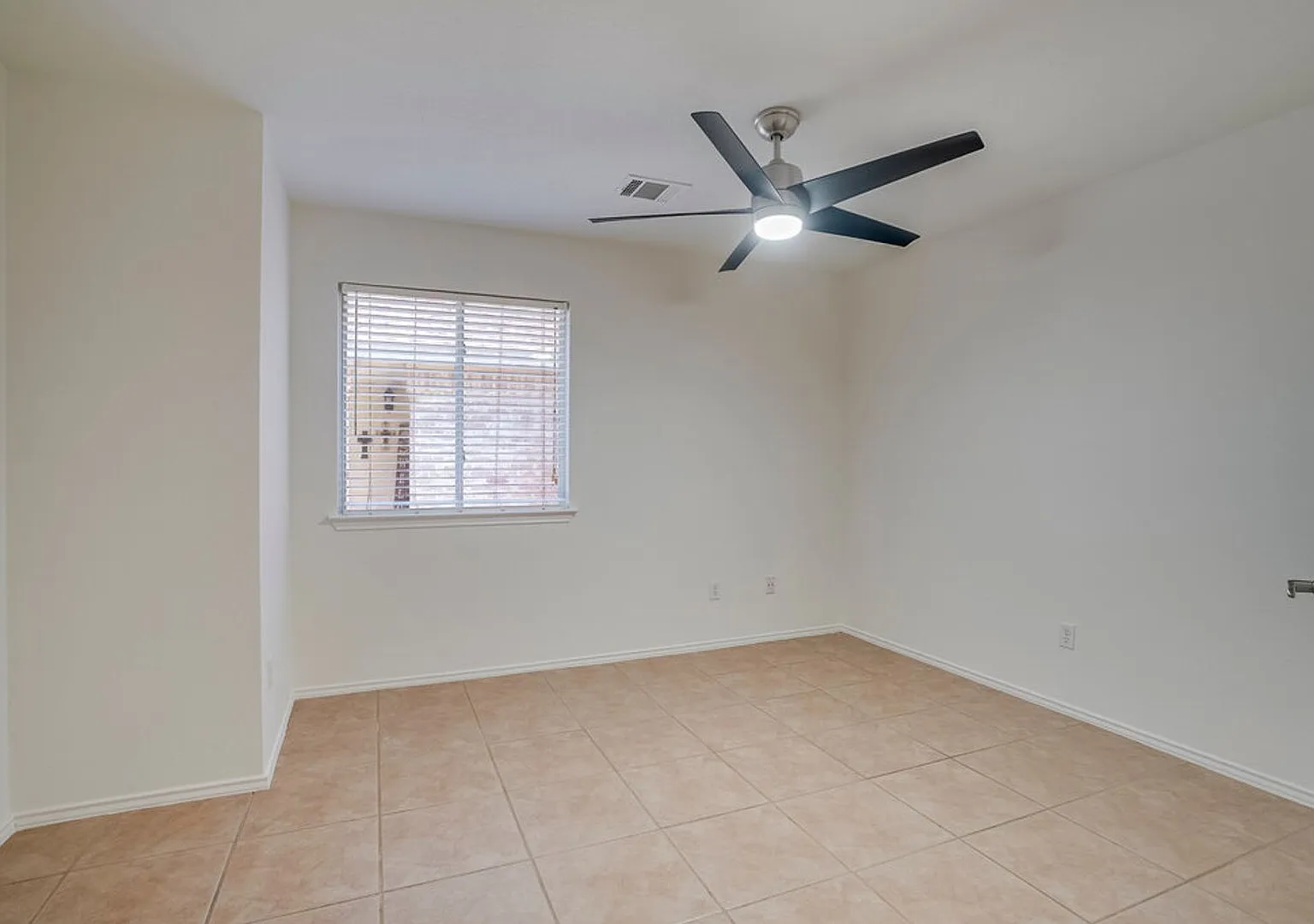 900 Fenway Park Ct Round Rock, TX 78665 — Photo 3