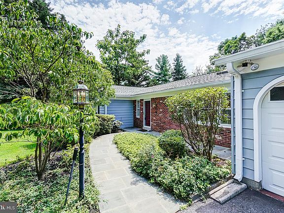 4th image of 14 Cherbourg Ct