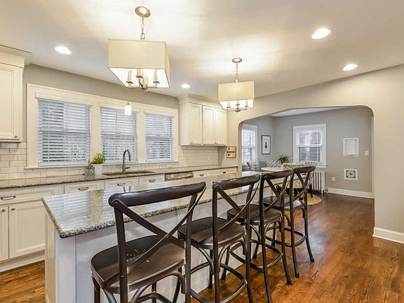 4th image of 2465 Lake Dr SE