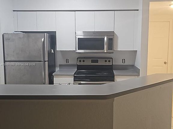 4th image of 1308 Belmont Ln #1308