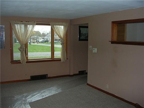 5th image of 5035 College St