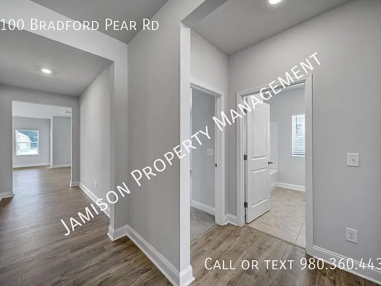 1100 Bradford Pear Rd — Photo 3