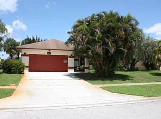 101 Sunflower Cir, Royal Palm Beach, FL 33411