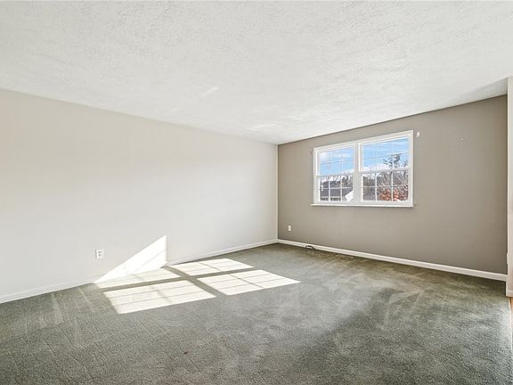 5th image of 1828 Ivanhoe Dr