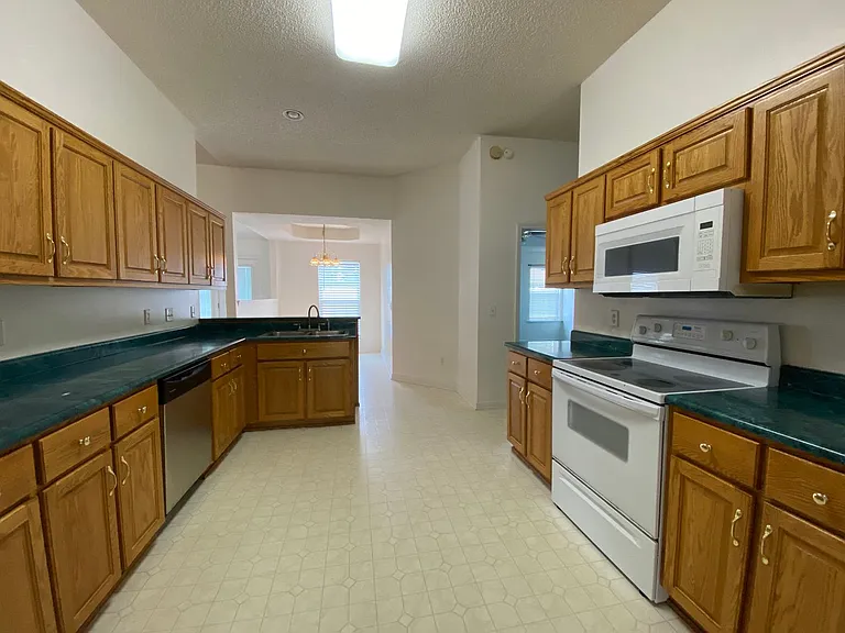 1835 Lawnwoods Dr — Photo 10