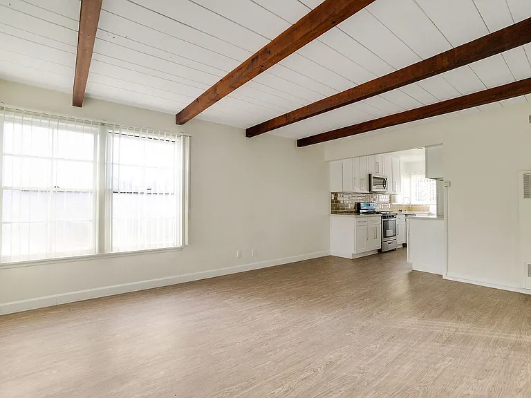 5300 Vantage Ave — Photo 9