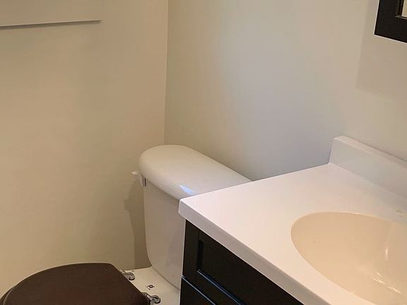 5th image of 1574 Parkview Dr NE #2