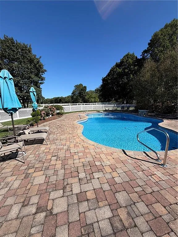 2 bed, 1008 sqft, $2,700 — Photo 3