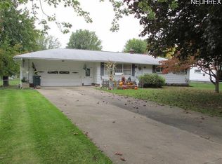 7621 Lakefield St, Louisville, OH 44641