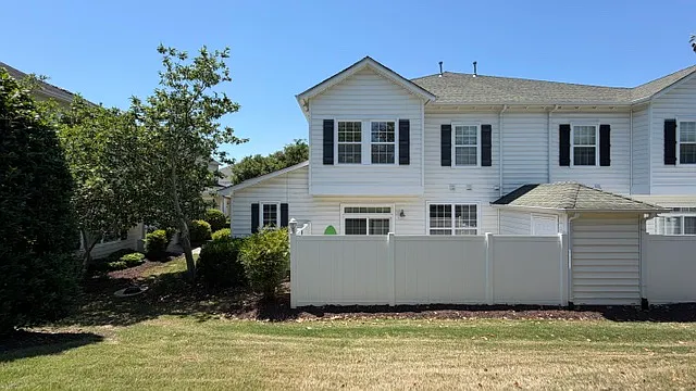 1028 Grace Hill Dr — Photo 2